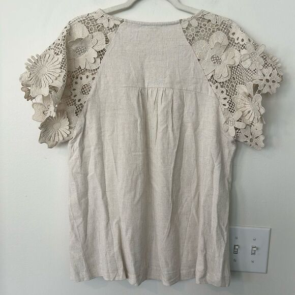 UMGEE Cream  Floral Sleeves Appliqué Top M - Picture 3 of 5